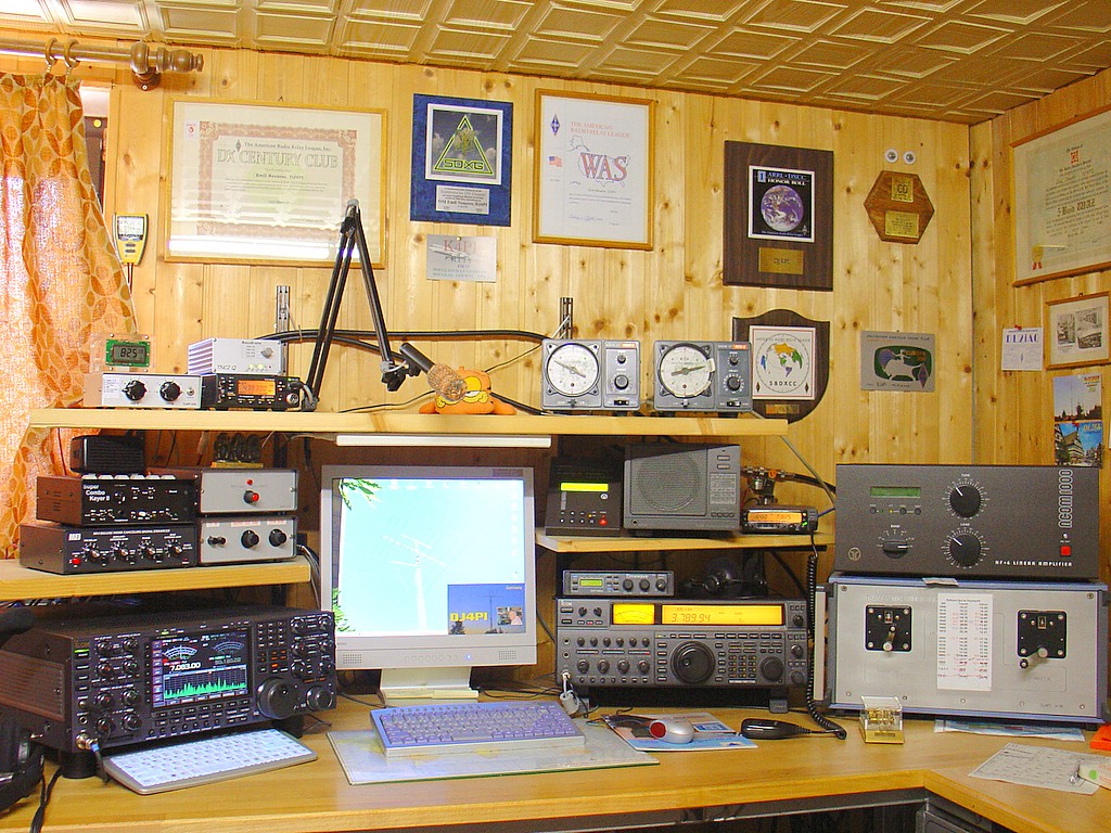 Estação de radio amador radios px py vhf uhf hf kenwood yaesu cobra alan